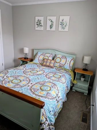 Country Cottage on the Lakeshore--Few Minutes from Beach