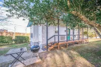 Knox Lakeside Cottage, 1 bedroom plus loft on Lake O' the Pines