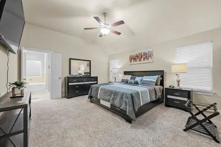 Entire Home in Denton, Texas. Centrally Located! Luxurious Home Away from Home! Отели рядом с достопримечательностью «University of North Texas»