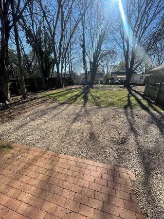 Cheerful cottage w/work space near hospitals Отели рядом с достопримечательностью «Ханс Молл»