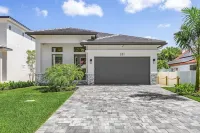 Villa Del Mare Beach 4 Ensuite Retreat + Heated Pool – Special Offer!