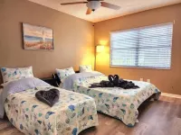 Tampa Vacation Home - 3BR 10 PPL - Pool