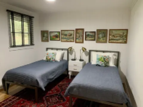 IN TOWN! 2 Blocks From Main Street. 2 Bedrooms/2 Baths. Free WiFi. Sleeps 4. Hotels in Highlands