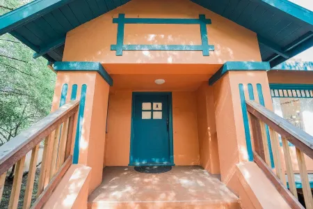 425A- Upper 2B1B Unit Gated Parking near Bart & FW, shops and restaurants Отели рядом с достопримечательностью «African American Museum and Library»