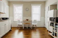 Large 3BR APT w/ enclosed front porch Close to Polar Park, palladium, WPI, DCU