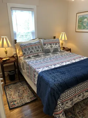 Wine Trail Dreams - 2 BR Cottage - Perfect location on the Seneca Wine Trail! Barnstormer Winery附近的飯店