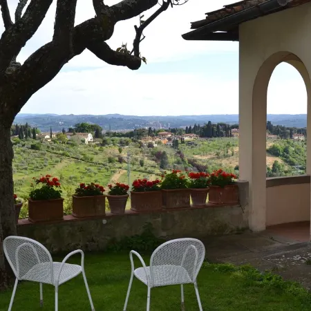 Apartment in villa with garden and view over Florence