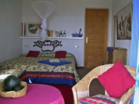 Unique authentic finca with pool and wide views of the sea and mountains Hotels in Sayalonga