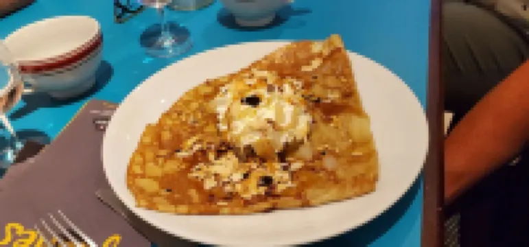 BRETON HOUSE 5MN WALK FROM SHOPS AND 2.5 KMS FROM THE BEACH