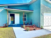 Minutes away to Sebring Raceway, Golf Course and many great fishing spots. Hotels near Desoto City Ballfield