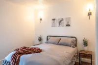 Beautiful Home for the Whole Family! Prime location for experiencing Buffalo! Hotel dekat Hibbett Sports