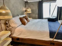 Stay at the Lazy Llama House with Self Check-In 메도레인 쇼핑센터 주변 호텔