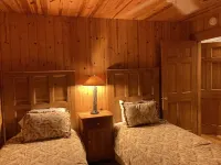 Ruby - A Lovely Cottage in the Woods with Mountain Scenery