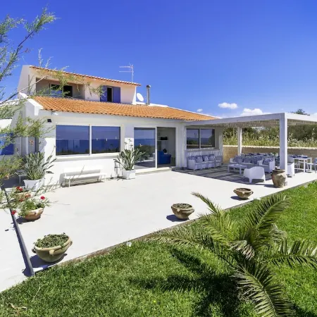 Villa Nettuno, enchanting contemporary villa, seafront , with pool