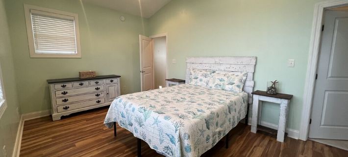 Holy Mackerel -Gorgeous, large home -Ocean view & Sound view -Great for families Hotels in Emerald Isle