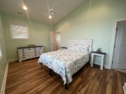 Holy Mackerel -Gorgeous, large home -Ocean view & Sound view -Great for families Hotels in Emerald Isle