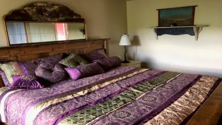 Amazingly Beautiful Waterfalls Getaway   special winter ski package  per month !