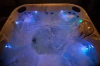 NEW CABIN! Hot Tub, Gazebo, Wraparound Deck, Sleeps 14. Drive to Hocking!