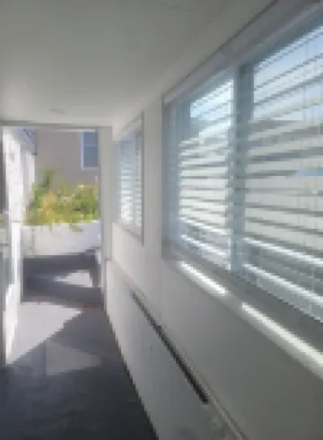 Beachy Chic 1 Bed - Great Location + Parking