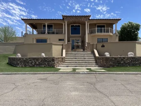 Resort Stlye Estate with Terrace, Panoramic Lake Views & Pool - Sleeps 15