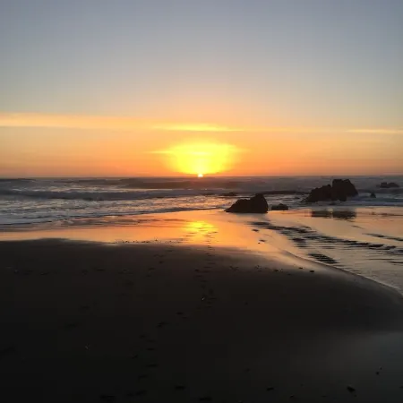 Ocean Views. Long Stay Discount. Short Walk to Shell Beach, Dog Friendly.