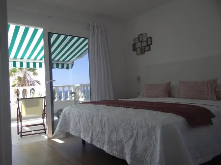 Bahia SOL Apartamento Frente AL MAR II Отели в г. Икод