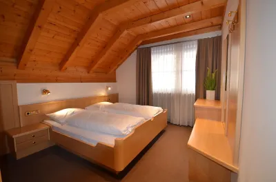 Comfortable attic room with panoramic view & balcony - free Wi-Fi Rasciesa 주변 호텔