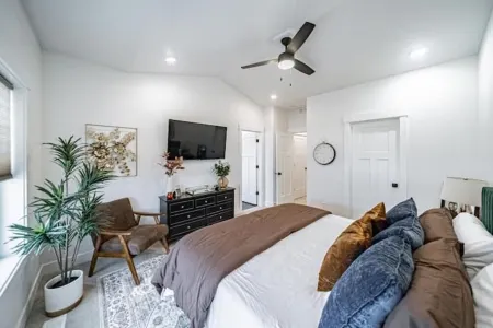 NEW Near Downtown+River+Airport Отели рядом с достопримечательностью «Мелалейка Филд»