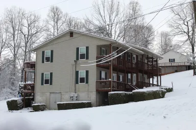 Pet Friendly Condo Overlooking Pool And Tennis Court.