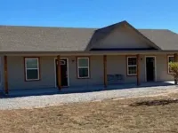 DOUBLE DOWN SUITE : Unit A       Casino Retreat & Pickleball court Hotels in Love County