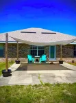 The Beach House-2 miles from beach, ping pong, king bed!
