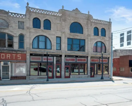 Cozy 1-bedroom apartment in fabulous Wabash with WiFi, AC Hotels in Wabash