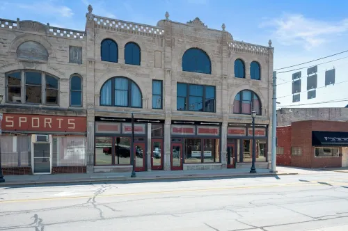 Cozy 1-bedroom loft apartment with AC and WiFi in charming Wabash Hotels in Wabash