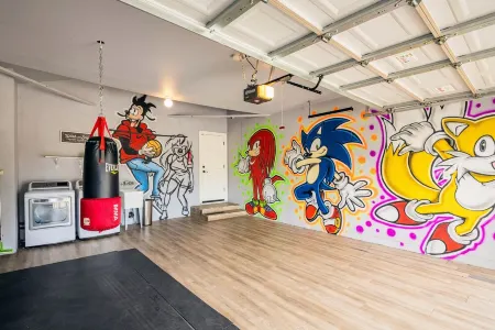 Marvel home w/ Pool, Gazebo, Movie Room, Gym, Traeger Отели рядом с достопримечательностью «Oh Wow Nickel Arcade»