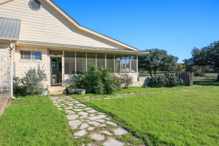 Private Ranch-Chef's Kitchen-King Bed-Large Pool-Heated for Additional Charge