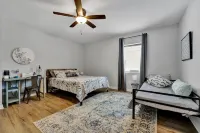 Comfy Cottage Walking Steps From Shopping/Dining/Taproom/Spa