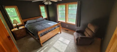 Time to relax and unwind…Cozy house in the woods minutes from downtown Minocqua