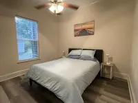 Peachy Beach House - Hot Tub, Putting Greens, Arcade, Yard Games, Close to Beach