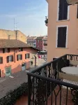 Elegant apartment in the heart of Desenzano del Garda Maghy's House