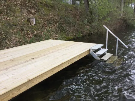 Quite Cottage on Private Lake w/Fishing Boat Included!