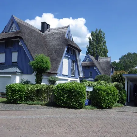Thatched house with Southwest-terrace, centrally located, near to beach