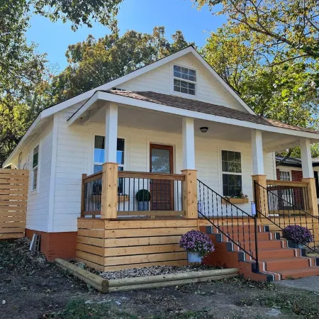 The Archer House - 1 Block from Spring River.  2 Bedrooms + Loft Bedroom!