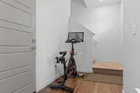 Luxury Townhome: Peloton, WiFi, Hot Tub, Mtn Views