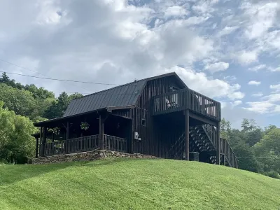 Mountain Creek Lodge located within 20 minutes of Virginia Tech Hotels in der Nähe von Virginia Tech College of Liberal Arts and Human Sciences