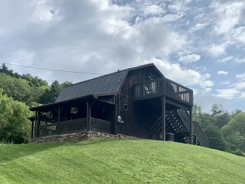 Mountain Creek Lodge located within 20 minutes of Virginia Tech