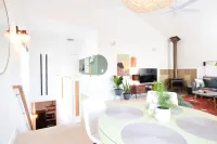 Private 800 sq. ft. Suite in Nature Right by the Road to Mt. Bachelor Ski Resort