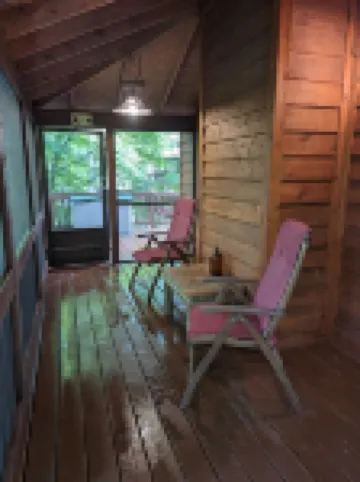 Cozy cabin with wrap around porch and only minutes to town!