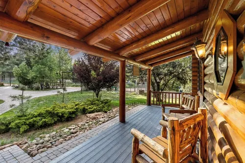 5Bd Verde Riverfront Cabin w/ Hot Tub, Pizza Oven, Game Room, Bar & EV Charger