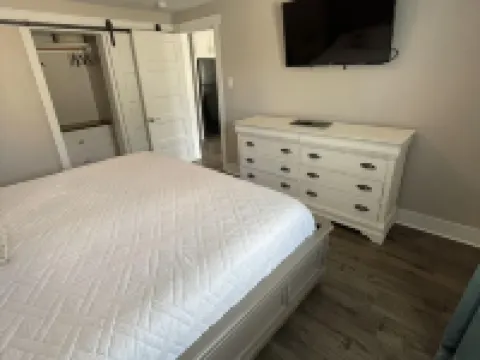 Karine's Cottage Beautiful Cottage w/ Boat Parking イウカのホテル