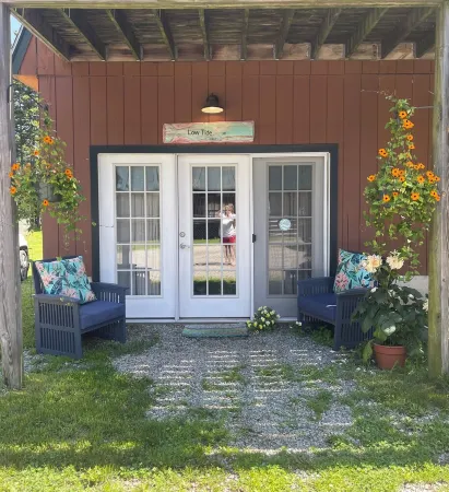 “Low Tide” cozy studio for two!